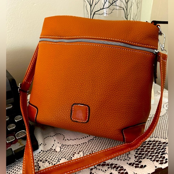Beautiful camel color crossbody bag - Picture 1 of 10